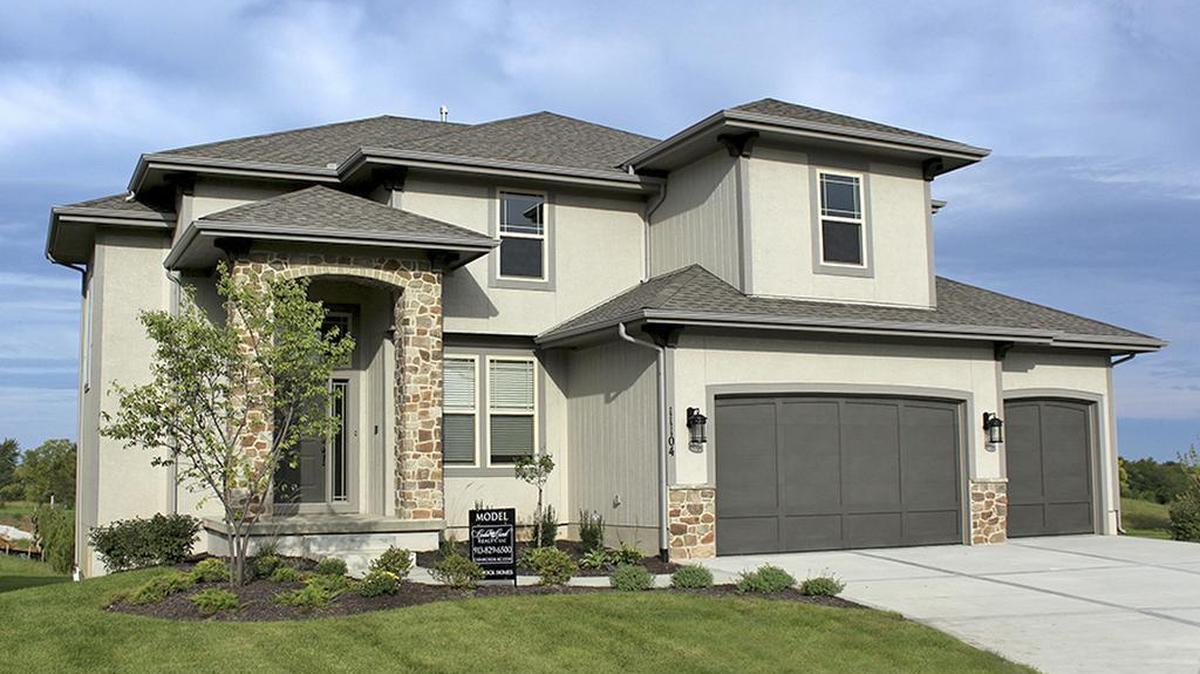 Cedar Creek offers the complete package: amenities so numerous that homeowners feel like they’re on a daily vacation, as well as stately homes carefully crafted by some of Kansas City’s best builders.