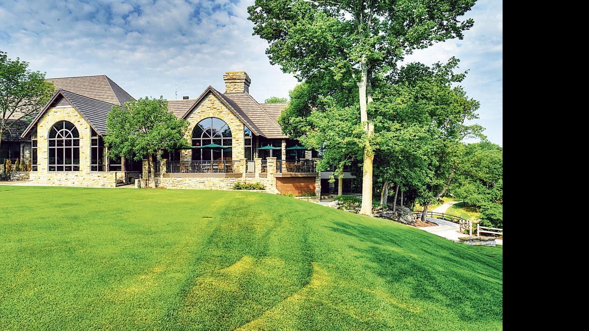 
The clubhouse at the Village of Loch Lloyd is the social center of the community. During wam weather, residents especially enjoy gathering on the club’s deck.
