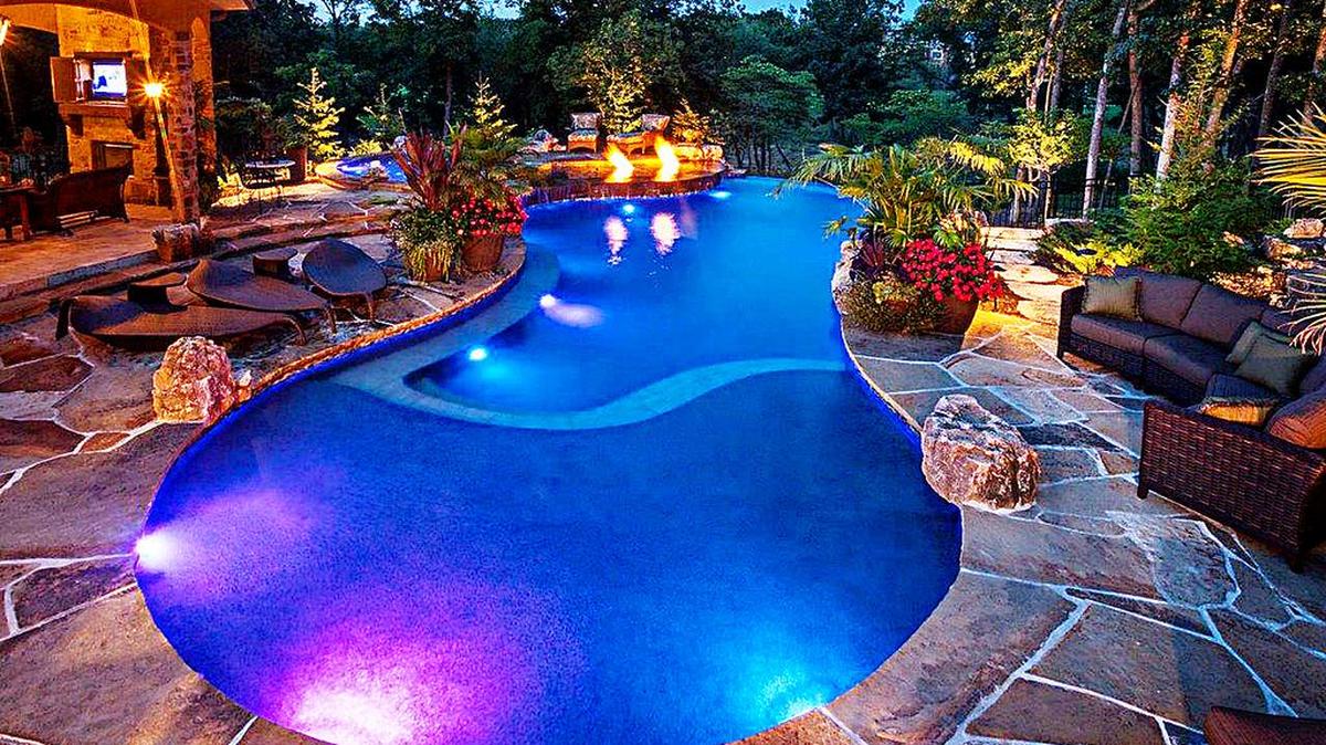 Outdoor living spaces are an integral part of Loch Lloyd homes, giving residents comfortable, inviting areas in which to enjoy their picturesque surroundings throughout the year.