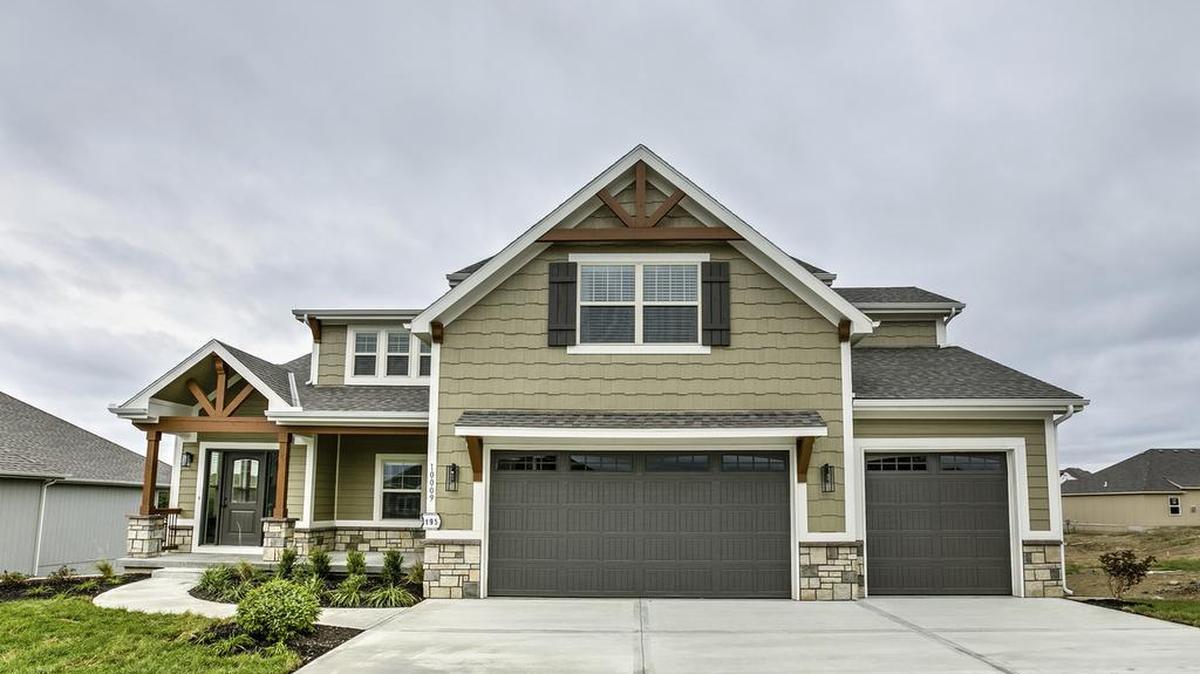 In Benson Place Fieldstone, an esteemed team of builders comprised of Aspen Homes, McFarland Custom Builders, Hearthside Homes, Riead Home Construction, SAB Homes, and Summit Homes afford buyers plenty of options when choosing a floor plan that best accommodates their lifestyle and budget.
