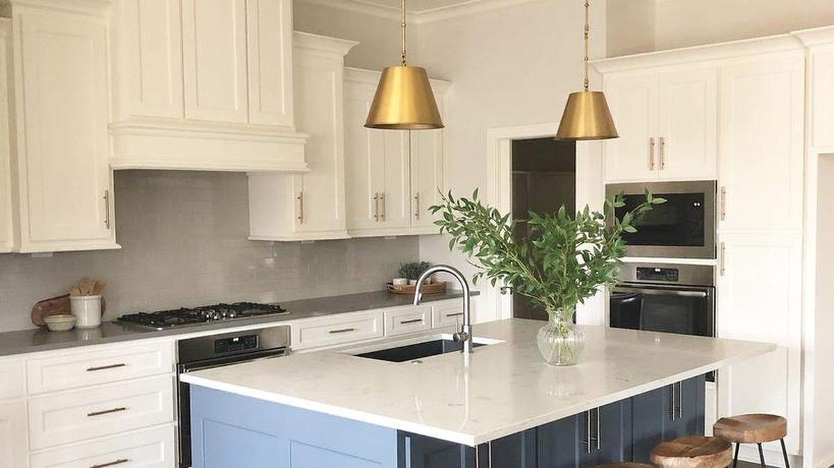 Custom cabinetry and hardwood floors are among the luxurious kitchen finishes offered in Covington Creek’s Alexander reverse story and a half plan.