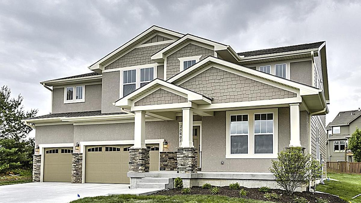Numerous purchase opportunities await at Huntford, including two homes available for immediate occupancy. Homeowners also can choose from an enticing selection of homesites and pick from a variety of ranch, reverse 1½-story and two-story floor plans.