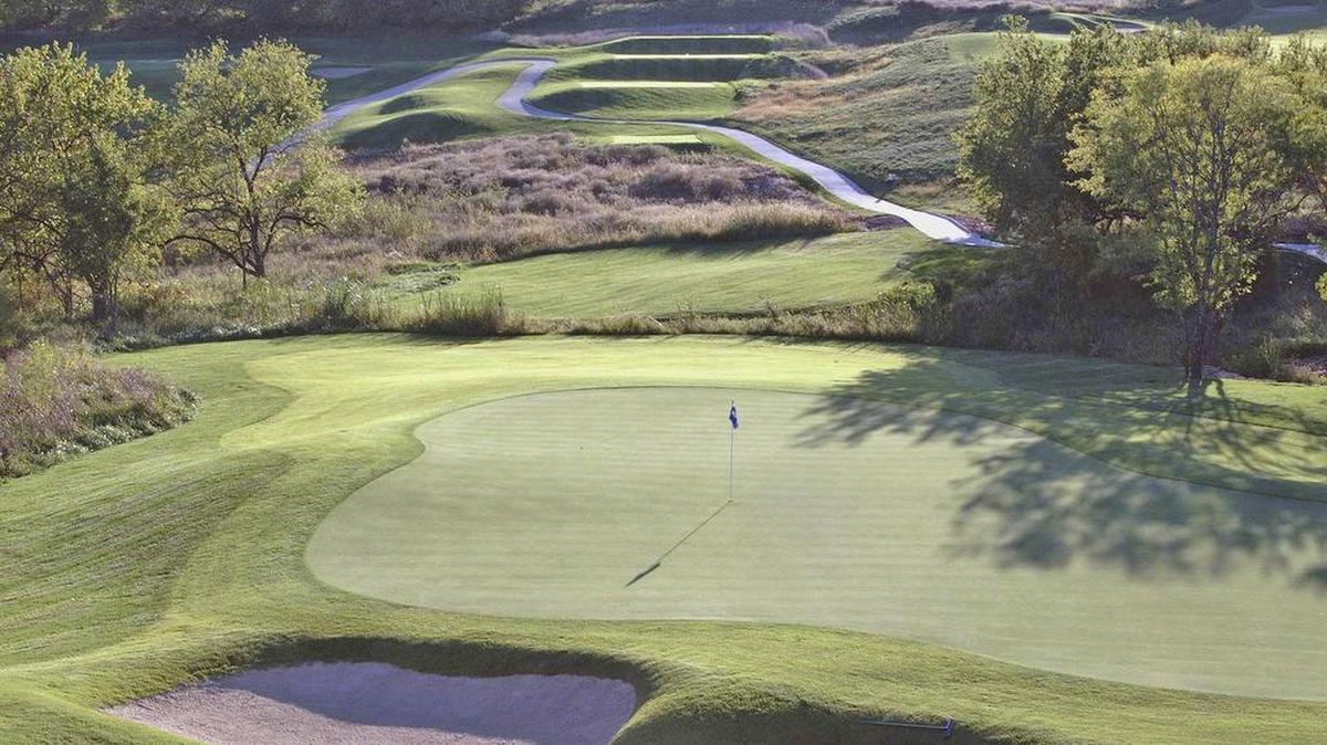Cottonwood Canyon is closely intertwined with Canyon Farms Golf Club, which further enhances the aesthetic and makes for some truly majestic views that combine the carefully maintained golf course with nearby bluffs, streams and wildflowers.