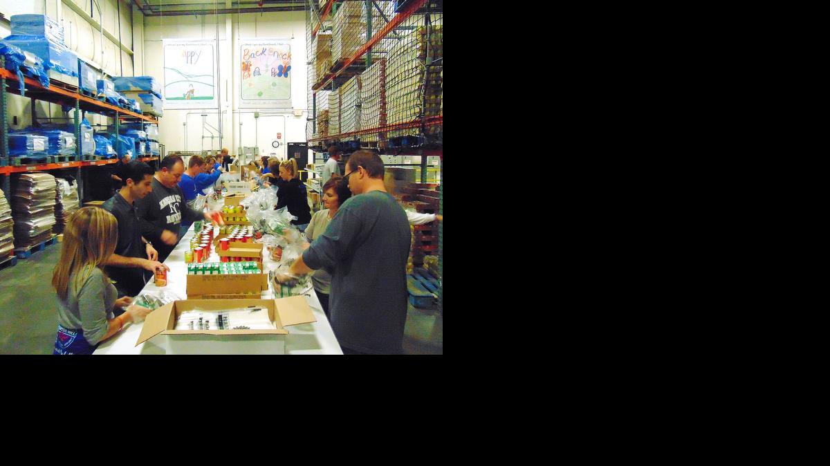 
Summit Custom Homes employees recently made a trip to Harvesters to support Harvesters’ mission of feeding the hungry today and working to stop hunger tomorrow. 
