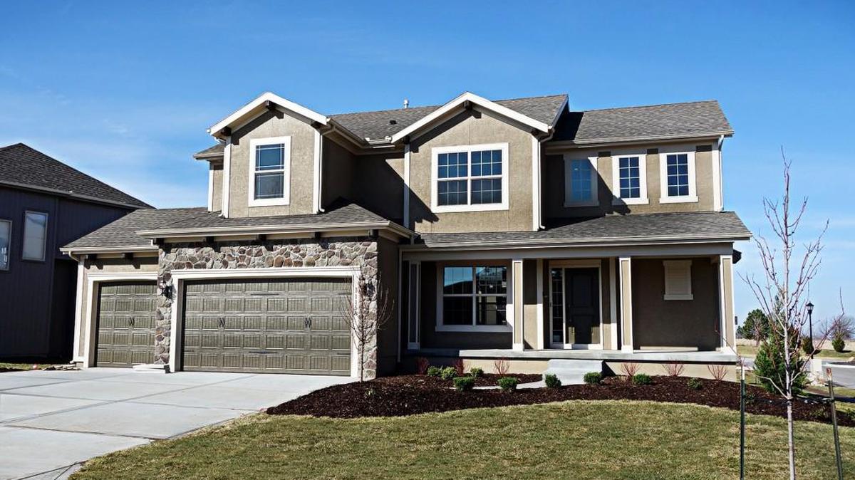 The Preston Ridge IV is one of four speculative homes underway from Summit Custom Homes, the newest addition to Cedar Creek’s renowned building team. Prices range from the upper $300,000s to the mid-$400,000s.