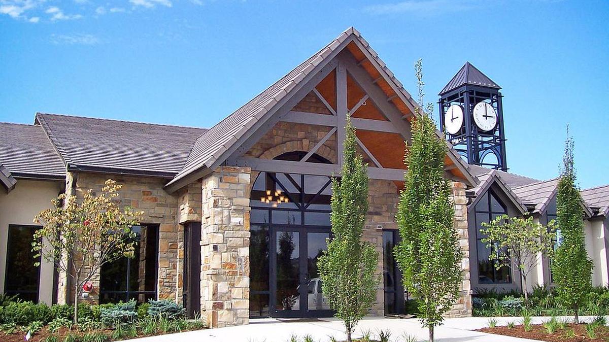 The Loch Lloyd Health Club offers a large group fitness room with the latest equipment, locker rooms, dry saunas, massages, personal trainers, group fitness classes, a holistic nutrition and health coach, and Thai yoga massage.