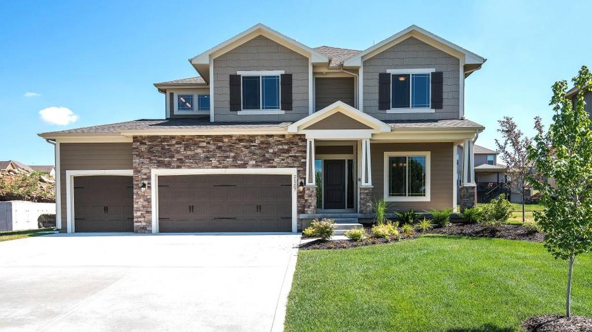 More than 40 homes are eligible for Summit Custom Homes’ one-week pre-holiday sales event that offers buyers amazing savings on a select list of premium move-in ready homes across the metro.