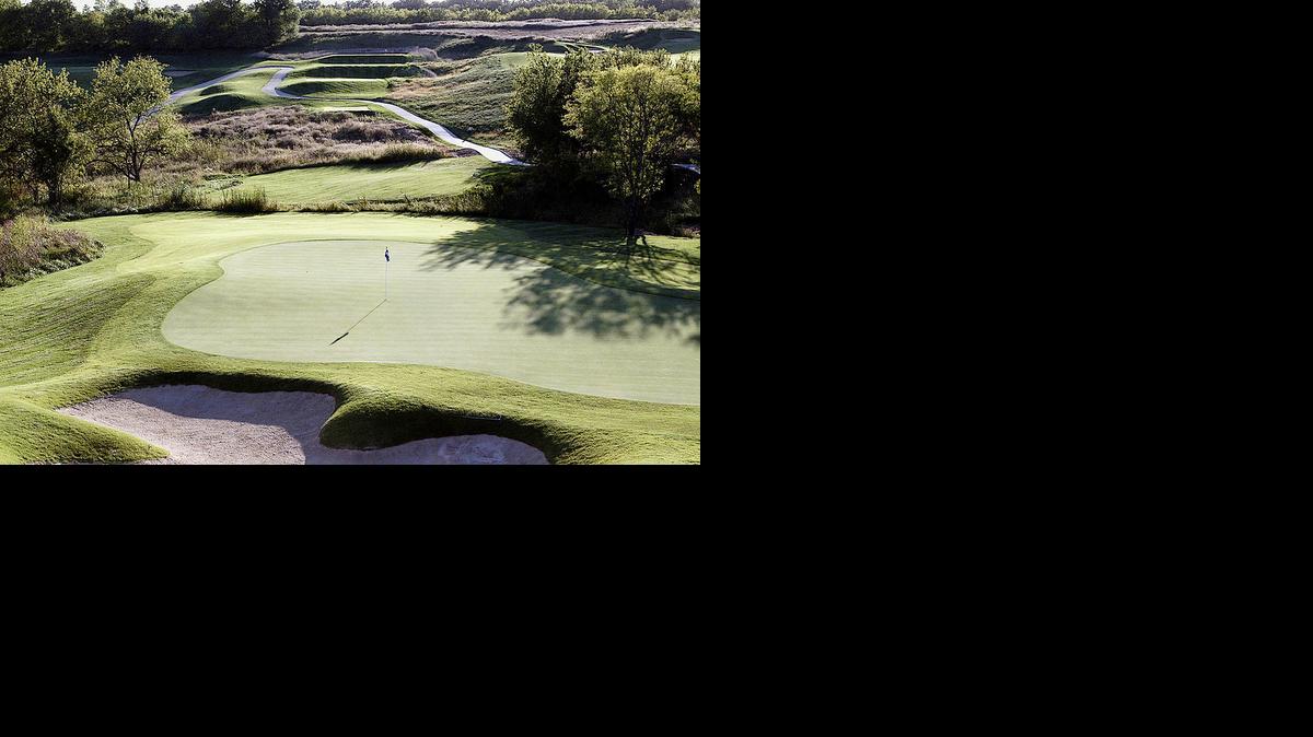 
Cottonwood Canyon is surrounded by the Golf Club of Kansas and offers the last premium golf lots in Johnson County.
