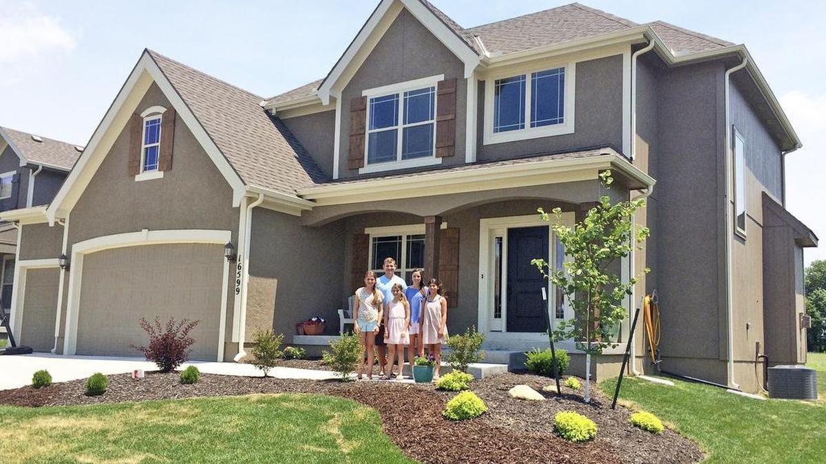 A Rodrock community is a world unto its own, says Joan Jacquin, the community manager at Stonebridge Trails. “When you drive into the area, expect to see families in their driveways or porches talking and visiting with neighbors or those just passing by.”