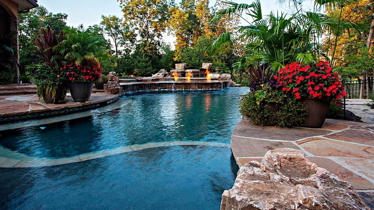 The Village of Loch Lloyd feels like a world apart from the rest of Kansas City, yet residents are just minutes away from the shopping, dining and entertainment of Leawood.