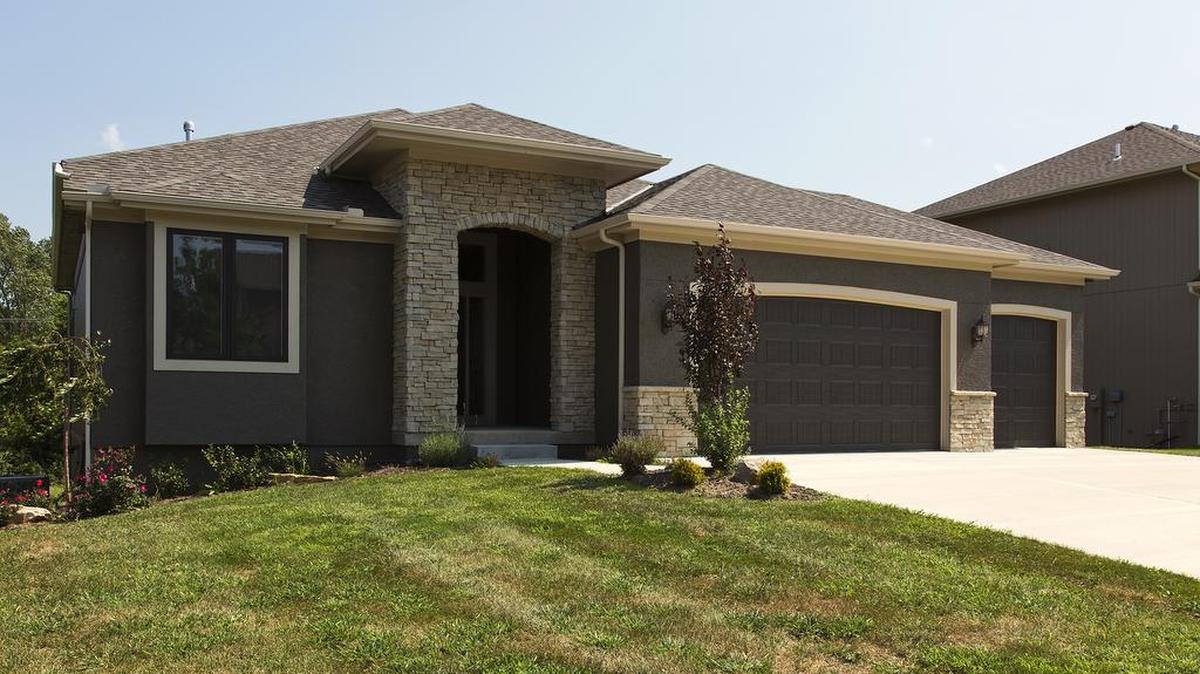 
One of the featured builders this month at Canyon Ridge is Pauli Homes Inc. which is putting the finishing touches on Villa Sorento, a reverse 1
1/2-story plan that will be one of the models. 
