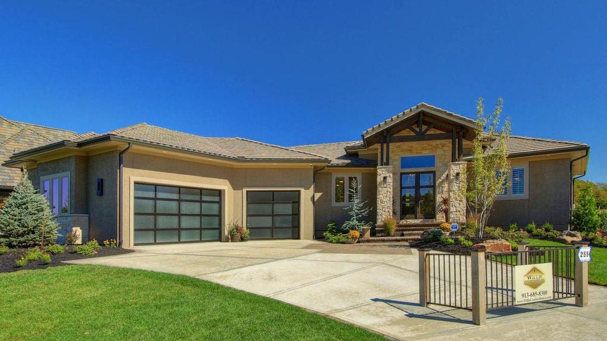 Two incredible model homes, built for the Parade of Homes, are now available for sale in Loch Lloyd. They include a reverse 1½-story home by Willis Custom Homes (pictured) at 16111 Carnoustie Lane.