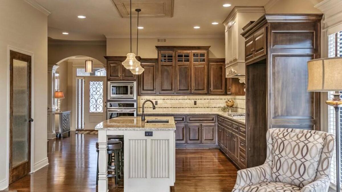 Custom cabinetry, granite countertops and hardwood floors are among the luxurious finishes featured in Gatewood Villas’ gourmet kitchens.