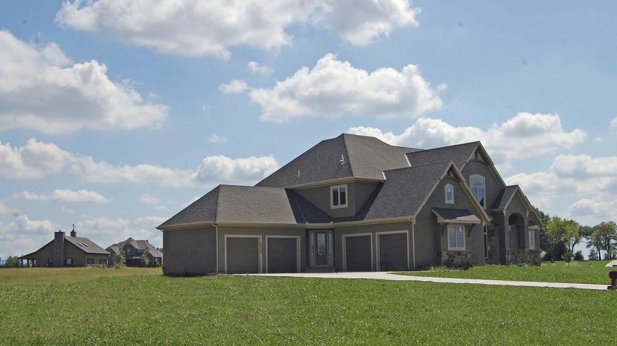 
Woodbridge Homes’ home at 19753 Windsor in Southwick on the Lake (Entry 228) won a Pick of the Parade Grand award.
