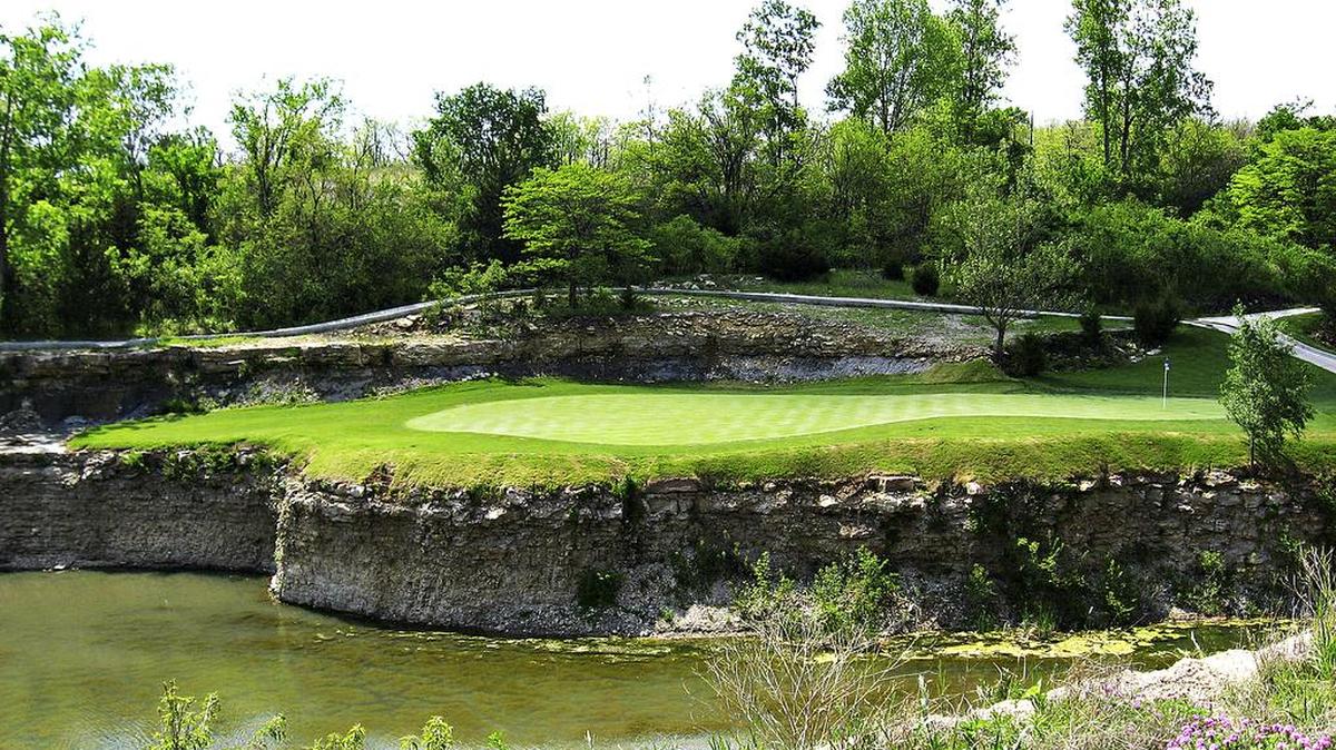 Cottonwood Canyon’s incredible scenery, including the picturesque Canyon Farms Golf Club, is one of the primary reasons that renowned builder Bruce Rieke opted to begin building in the community almost a decade ago.