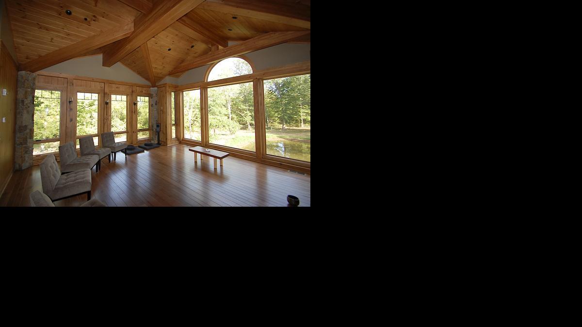 
Befort Construction builds custom homes at Cottonwood Canyon that take advantage of the views of the Golf Club of Kansas City. 

