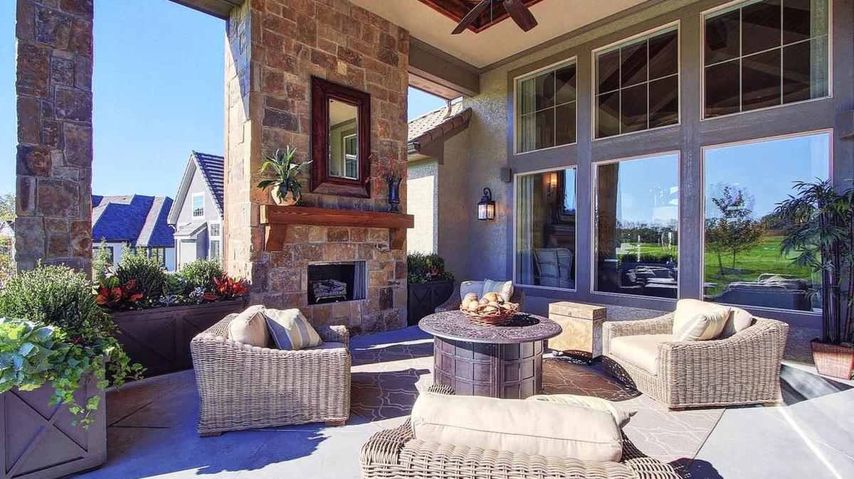 Outdoor living spaces are an integral part of Loch Lloyd homes, giving residents comfortable, inviting areas in which to enjoy their picturesque surroundings throughout the year.