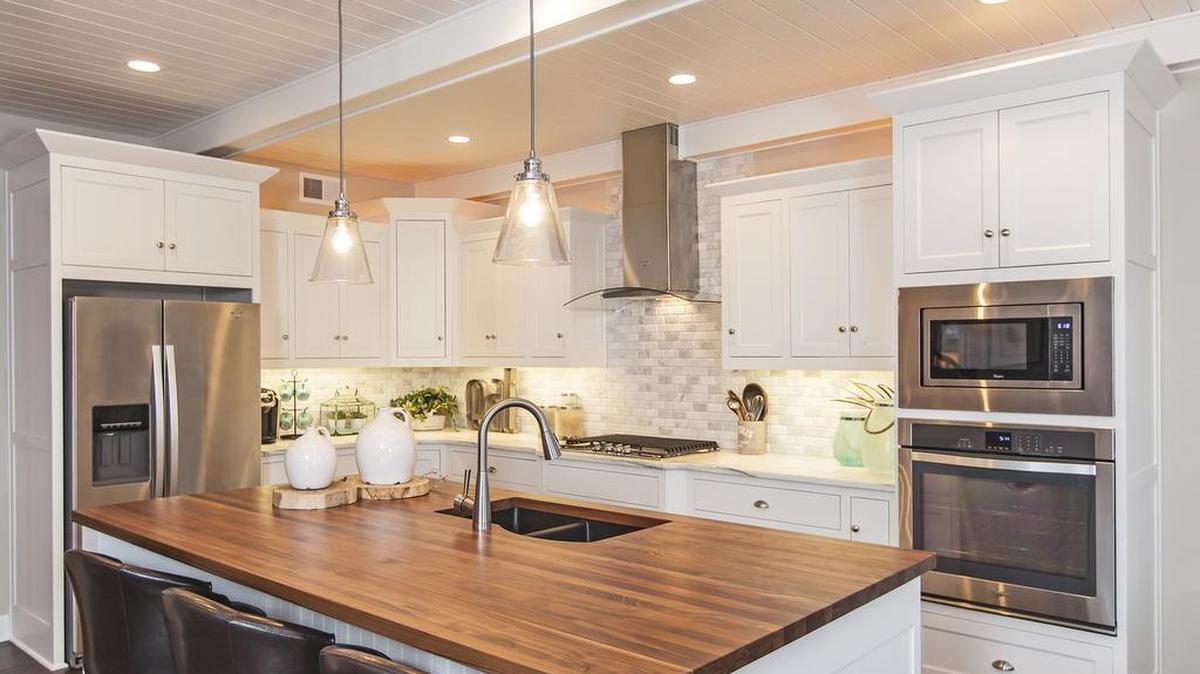 Brookfield Residential’s beautiful kitchens feature stainless steel appliances, granite countertops and custom cabinets.