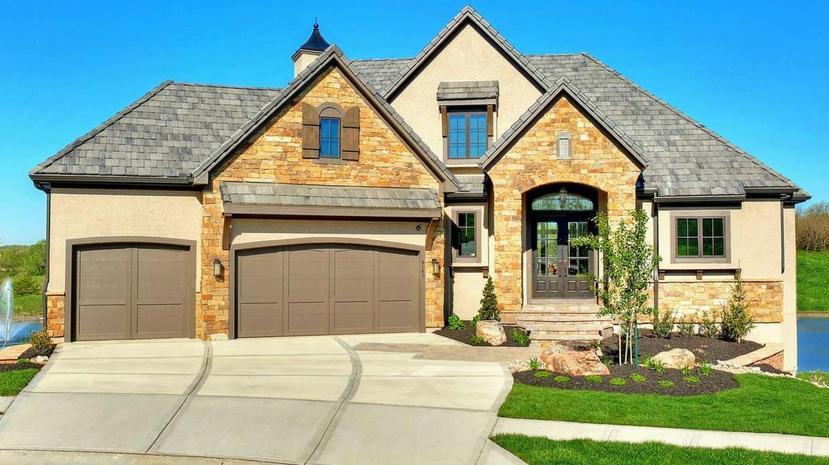 
Designed and built by Starr Homes, this home at 9180 Cottonwood Canyon Drive won a First Place Award for Distinctive Plan and Design.
