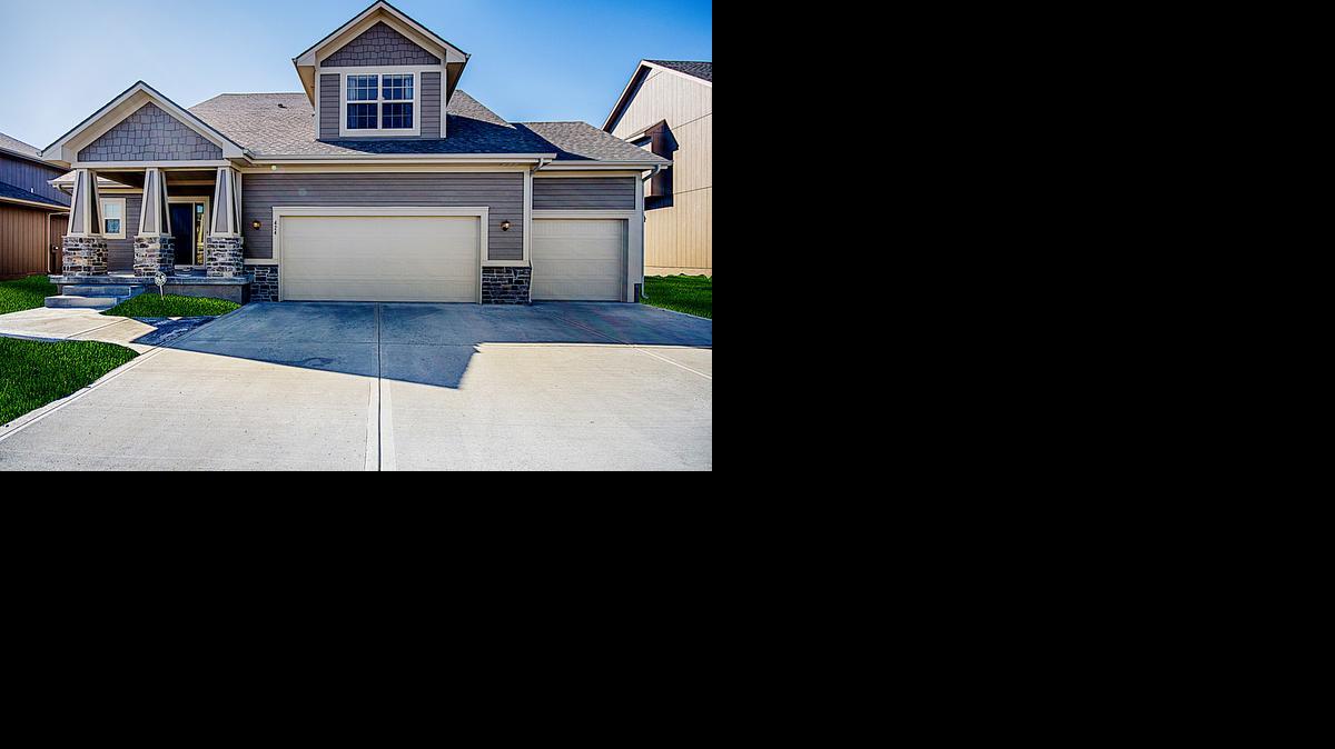 
Summit Custom Homes is the exclusive builder in Parkwood at Stoney Creek and Brooks Farm. 
