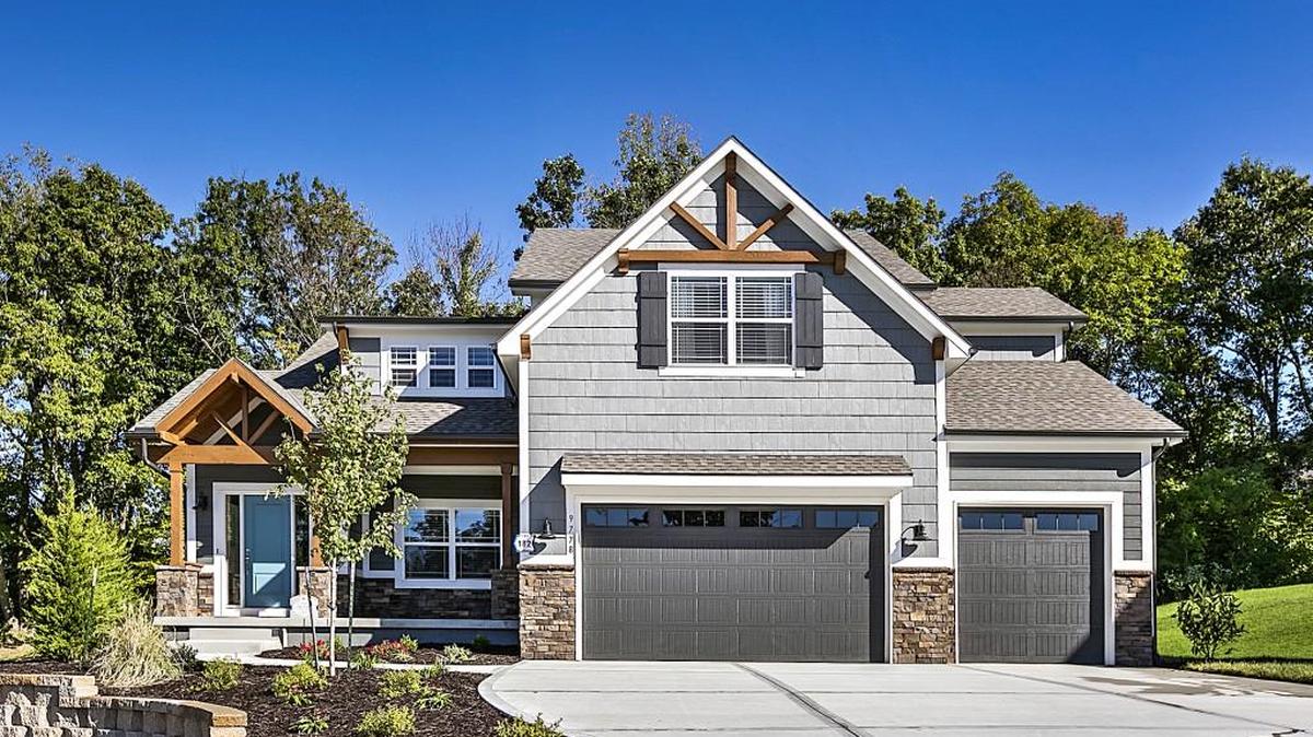 With its award-winning designs, convenient location, top schools, charming small-town feel, included amenities and unparalleled value, Cider Mill Ridge at The National has become the go-to place for residents of all needs in the Northland.