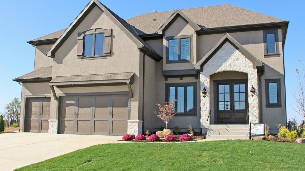 Jerry Braklow, co-chair of the Home Builders Association’s 2016 Parade of Homes Committee, said the Spring Parade is expected to draw large numbers of interested buyers, thanks to low interest rates and rising incomes.
