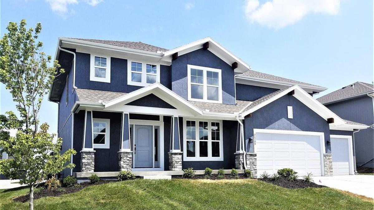 Located at Prairie Star Parkway and Clare Road, Rodrock Development’s Arbor Lake is anything but a typical, cookie-cutter development. Among the homes ready for holiday occupancy is Drees Built Homes’ 2-story Galloway II. With 4 bedrooms, 3.5 baths, and an incredibly functional and open floor plan, this home is filled with thoughtful extras that make it a homebuyer favorite.