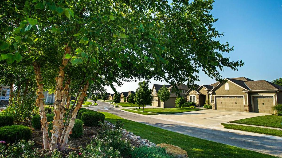 
Staley Hills is one of six Hunt Midwest Residential communities with homes on the Fall parade of Homes and one of its entries received a Pick of the Parade Runner-Up award.
