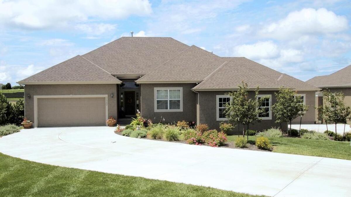 
The Villas of Sunnybrook offers homeowners luxurious comfort without compromise. Maintenance-provided luxury villa homes are priced from the mid-$200,000s and combine innovative designs with exceptional quality throughout. 

