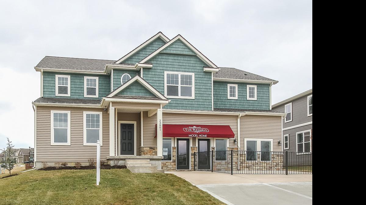 
Six two-story floor plans and three ranch plans are available in The Reserve in Lenexa. They all are spacious and open with generous storage, inspired finishes and the flexibility to be personalized to meet individual needs and preferences. 

