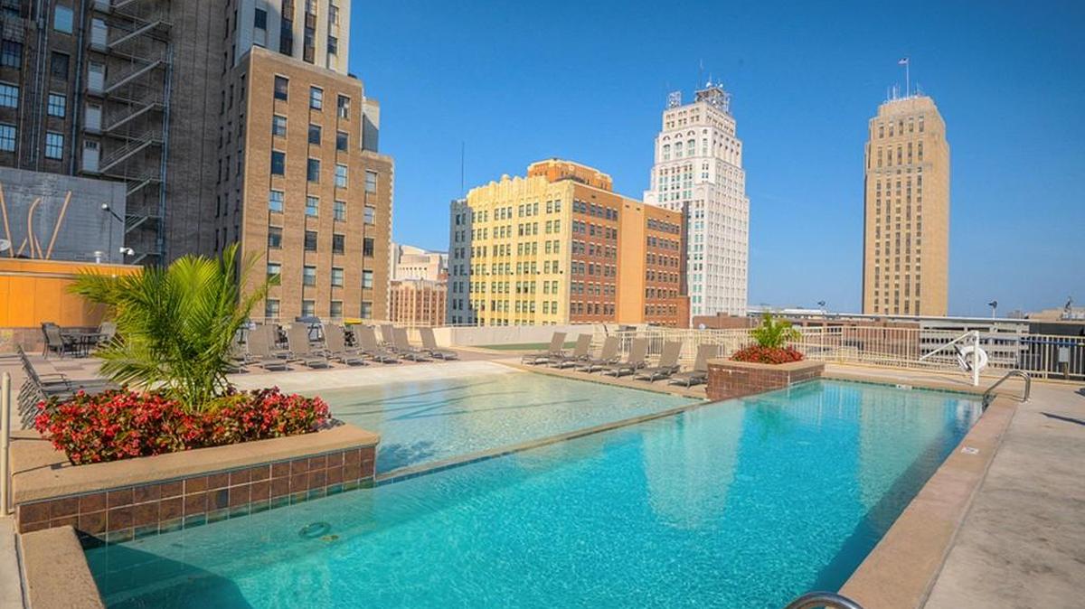 WallStreet Tower offers numerous amenities that create a luxurious lifestyle. During the summer, residents enjoy the rooftop saltwater infinity pool and grills.