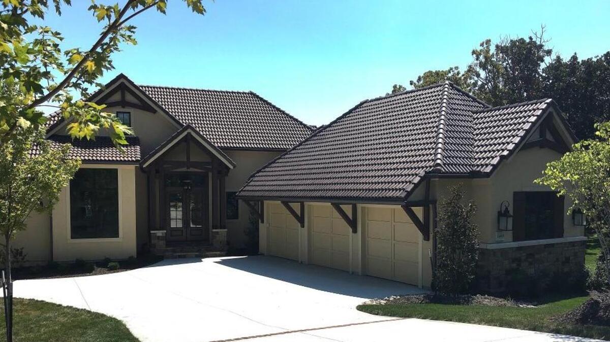 Loch Lloyd's transformation into Kansas City's finest resort lifestyle destination is far from over, giving prospective buyers exciting opportunities to create their own custom-built home on one of the community's 65 spectacular new homesites.