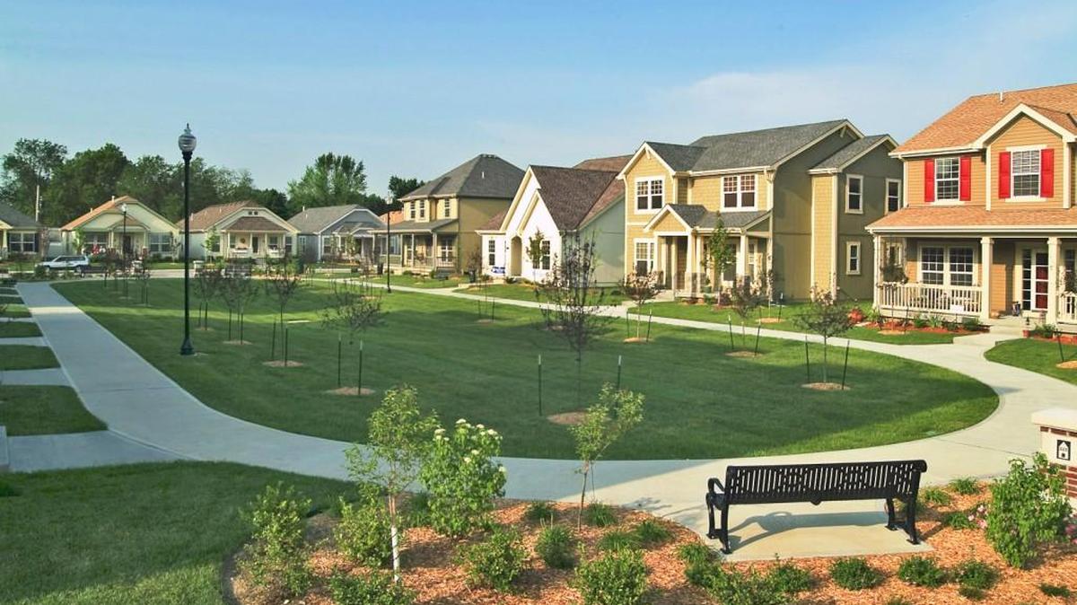 Amenities in Northgate Village include street trees, six pocket parks, themed brick entry monuments, ornamental street lighting and park benches and generous landscaping.