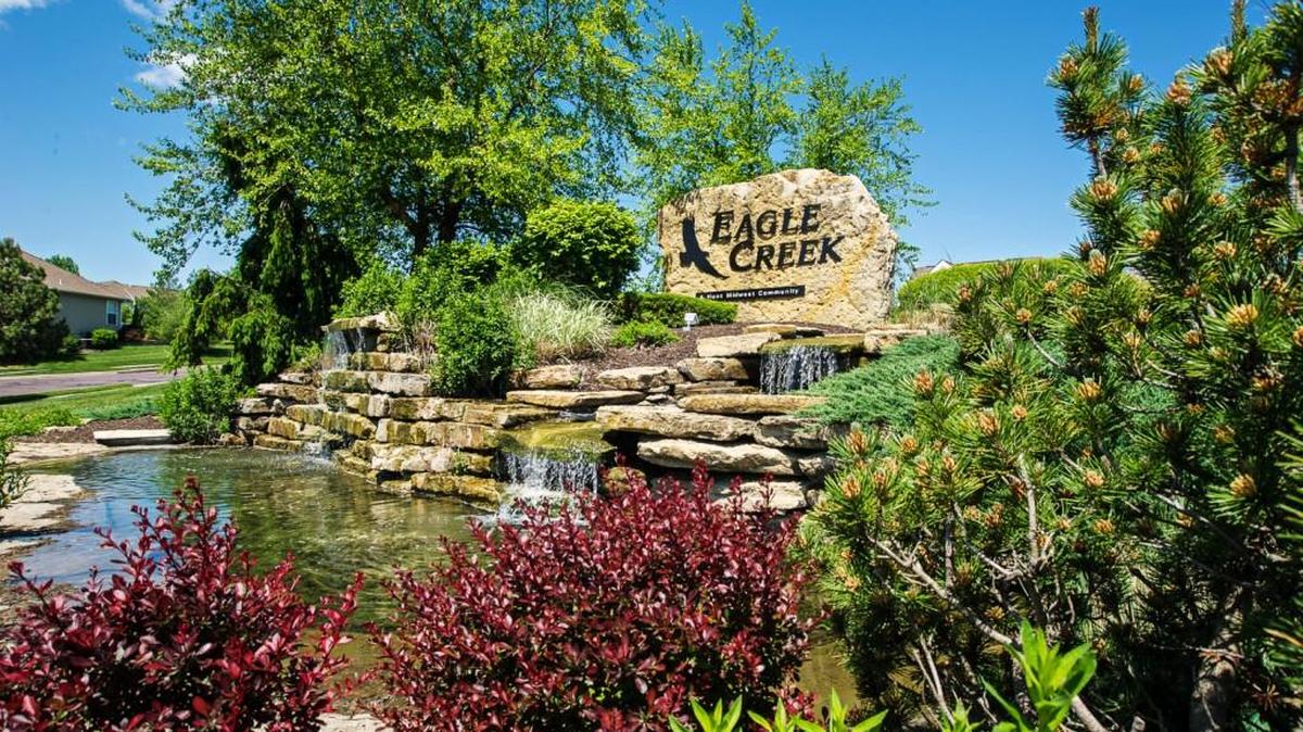Residents of Eagle Creek in Lee’s Summit enjoy the country-like setting, while popular shopping centers, grocery stores and lively downtown Lee’s Summit are just minutes away.
