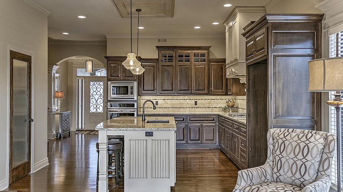 Custom cabinetry, granite countertops and hardwood floors are among the luxurious finishes featured in Gatewood Villas’ gourmet kitchens.