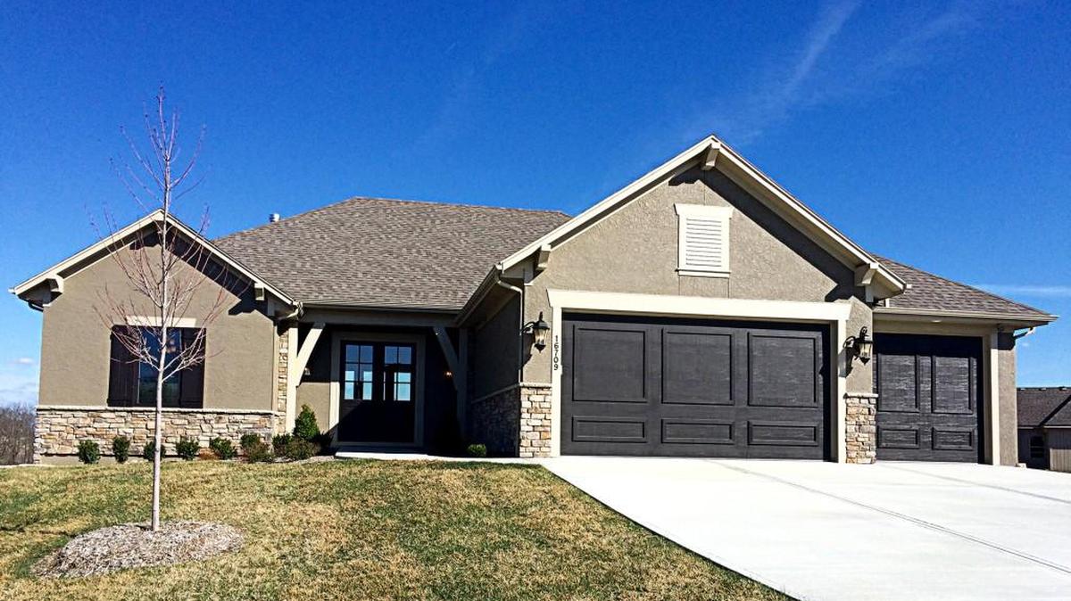 Dan Smith Home Building Co. offers the Vail Valley reverse 1 ½-story model home with covered deck, vaulted great room, beamed ceiling, open atrium staircase, four bedrooms and an all-stucco exterior. The home is located at 16709 Haskins and is priced at $569,950. An additional Vail Valley is available for $549,950 at 13407 W. 169th Terrace.