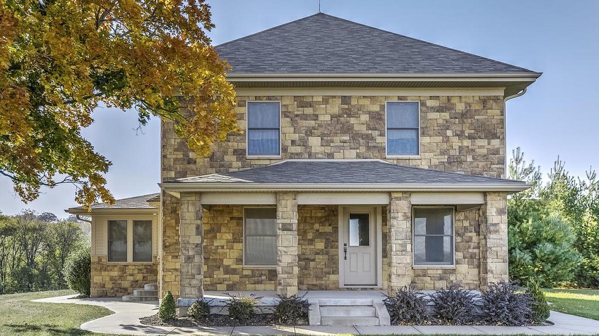 Show-Me Real Estate’s listing at 20630 Mount Bethel Road, Weston, Mo., offers more than 400 acres and includes a restored early 1900s stone home.