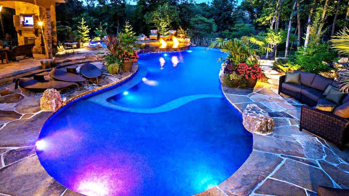 The stress and strain of a hectic lifestyle melts away as residents drive through the gates of Loch Lloyd, welcomed by lush scenery, a welcoming atmosphere, exemplary amenities and stately homes designed for both indoor and outdoor living.
