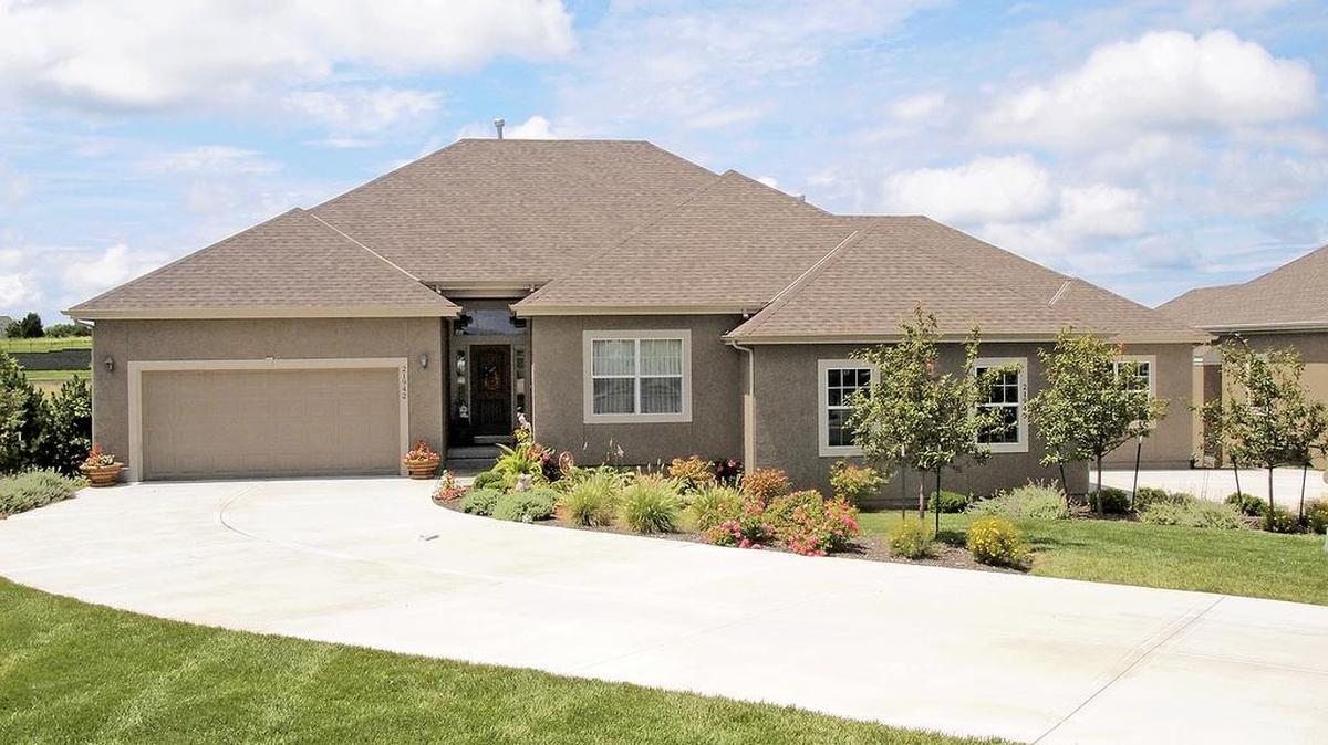 
The Catalina model by Calyn Homes at the Villas of Sunnybrook features a stucco exterior, elegantly coffered great room ceiling, granite counter tops, and iron spindle staircase. Furnished models are now available for daily viewing.
