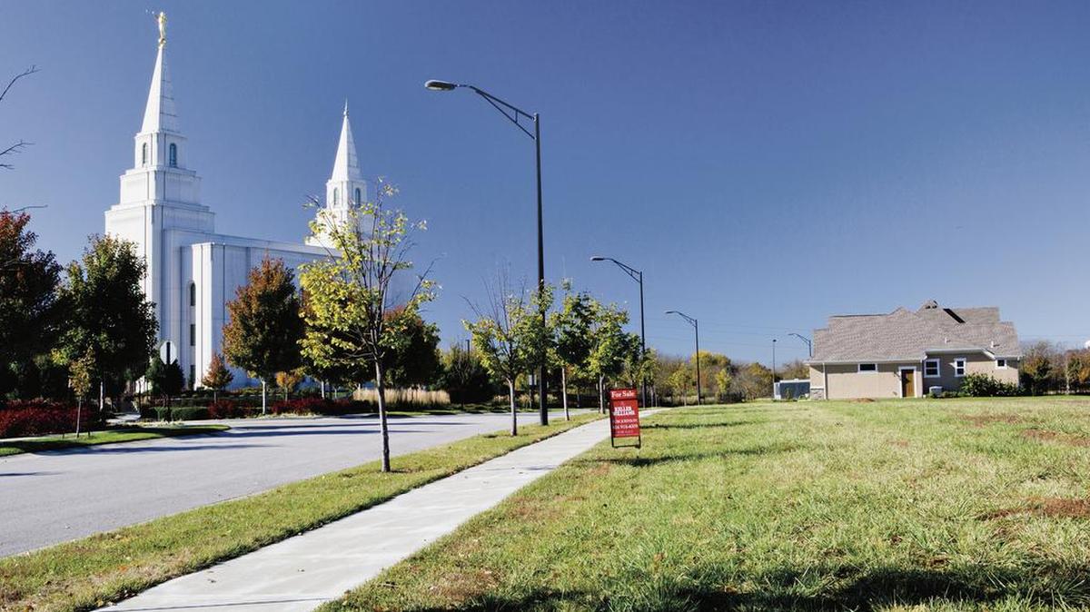 The Meadows at Searcy Creek is the location of the picturesque Kansas City Temple of the Church of Jesus Christ of Latter-Day Saints, with each home offering a view of the Temple.