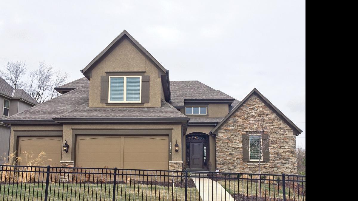 
This Chapel Hill model home is now for sale and is a 1
1/2-story plan built by Don Julian Builders at 13432 W. 172 St. It is priced at $458,900.
