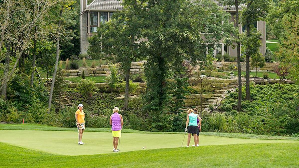 The vibrant, resort-like environment of Loch Lloyd enables residents to immerse themselves in an active, healthy lifestyle that typifies the Loch Lloyd lifestyle experience.