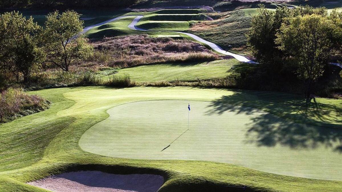 The next phase of Cottonwood Canyon is now open, giving prospective homeowners a selection of enviable 19 homesites that include the last remaining locations along 94th Street and several with golf course views.