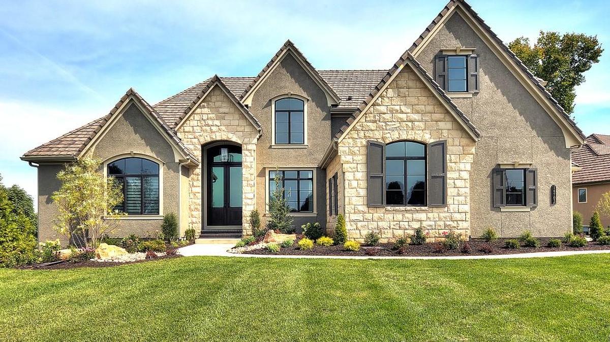 Highland Creek is host to the Rosewood custom home, just one of Lambie Custom's many options for unique floorplans.