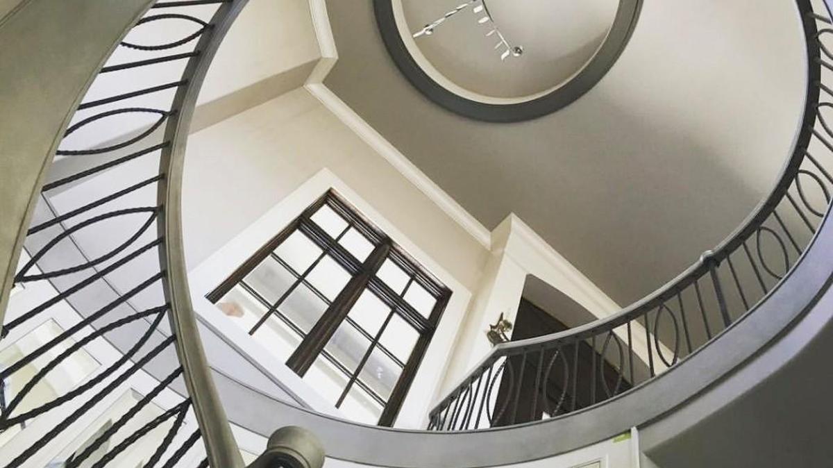 A reverse 1 1/2-story home built by Cecil & Ray Homes is available to tour at The Village of Loch Lloyd during the Spring Parade of Homes. The open floor plan is accented with luxurious finishing touches, including a show-stopping circular staircase.