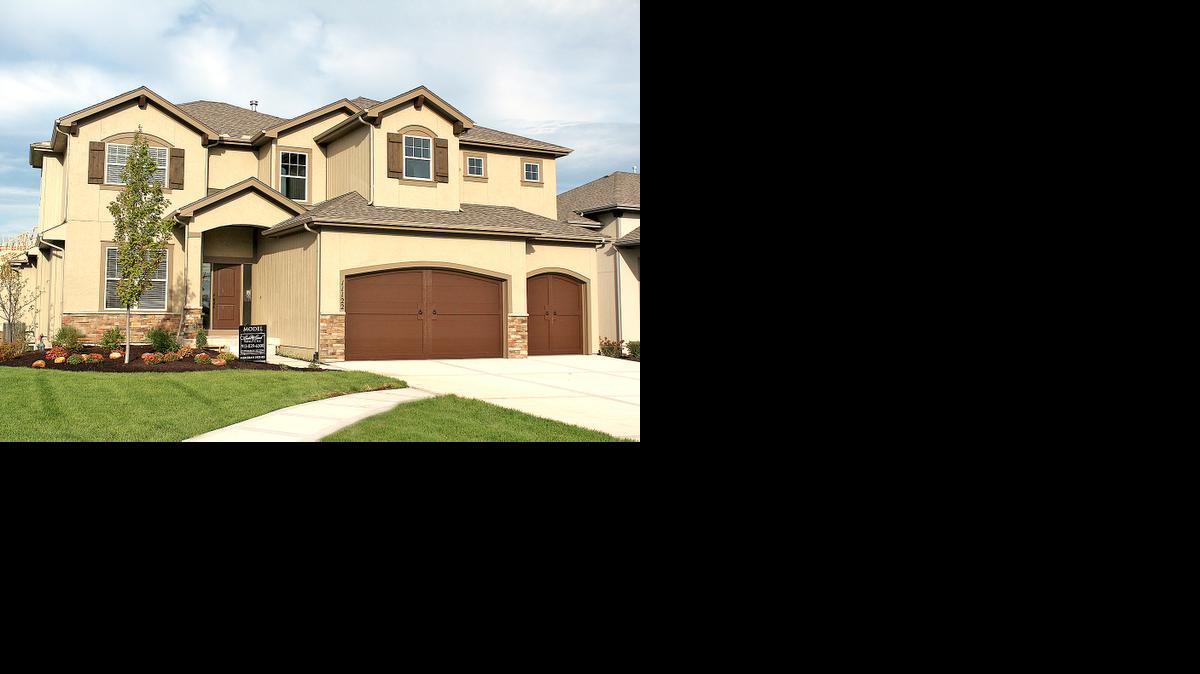 
A new builder at Cedar Creek, Meridian Homes, built one of the model homes in The Crossings, a five-bedroom Avalon II floor plan that offers 3,004 square feet of living space in a two-story layout. 
