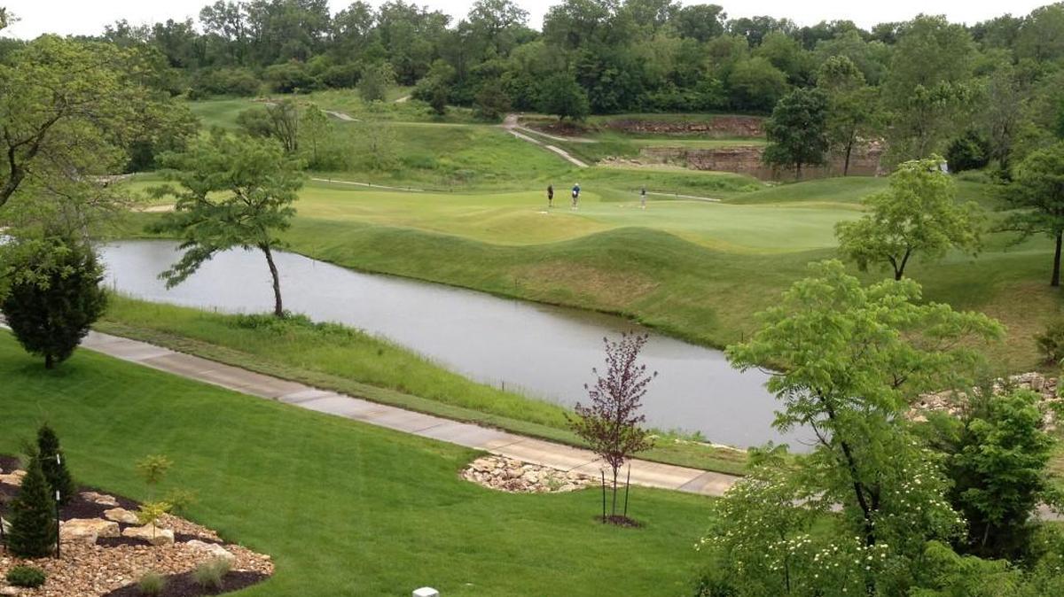 Thanks to a compelling combination of quality-built homes, a scenic Johnson County location and the inherent luxury of golf course living, Cottonwood Canyon has proven to be a popular choice for homebuyers.