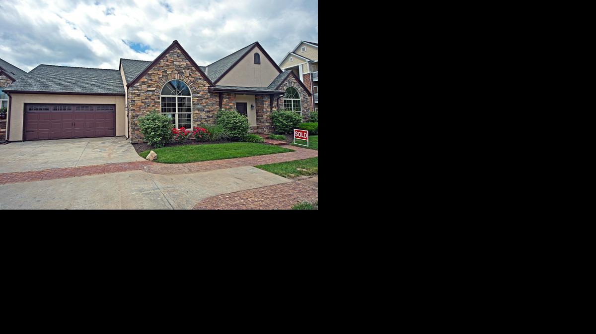 
The Cottages at Woodridge, designed by Wolfgang Trost, feature elegant arched entryways and windows, cathedral ceilings, extra-wide doorways, two-car garages, and solariums opening onto patios. 

