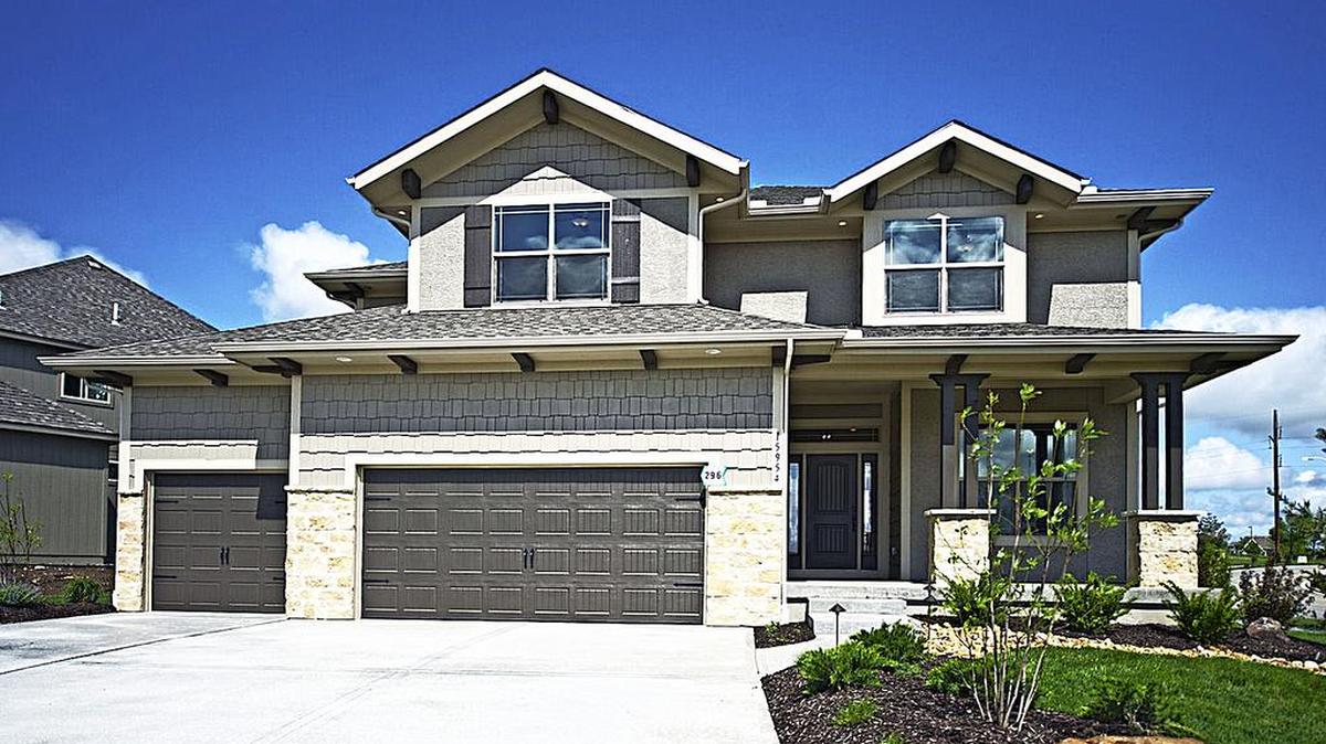 Gabriel Homes’ Makenna, found in Stonebridge Trails, is an open, inviting home that’s both flexible and functional. All bedrooms are oversized, with ample closet space. The kitchen features 10-foot ceilings, granite galore, and a walk-in pantry. An amazing optional finished lower level has a family room, bar, and fifth bedroom.