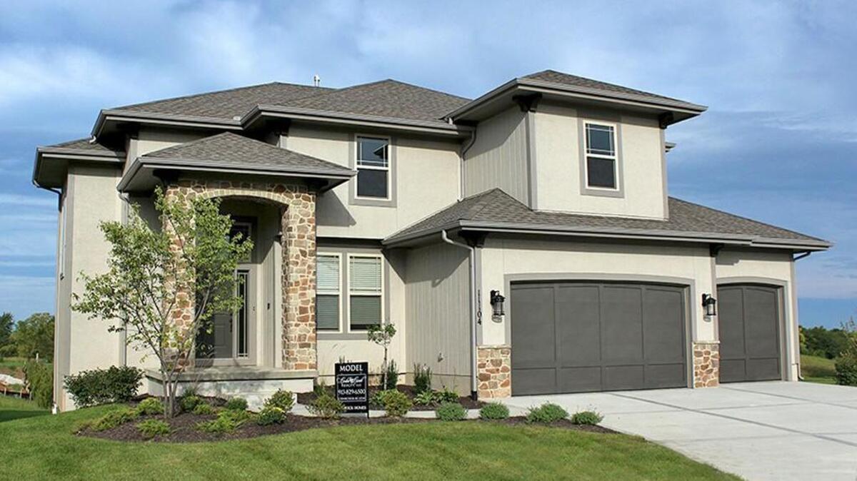 Cedar Creek offers the complete package: amenities so numerous that homeowners feel like they’re on a daily vacation, as well as stately homes carefully crafted by some of Kansas City’s best builders.